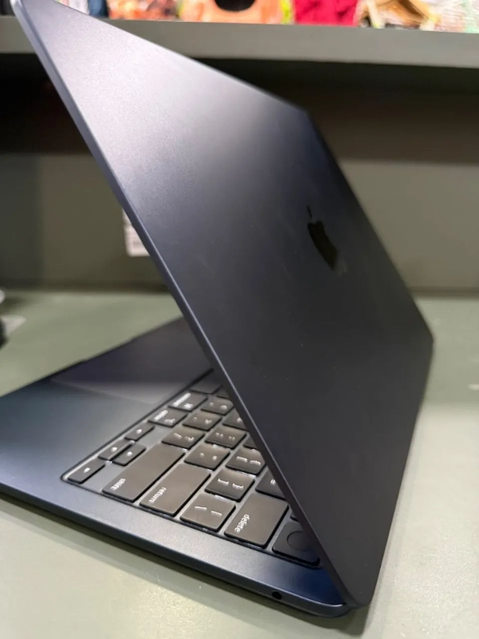 MacBook Air M4 (512GB) | Bateria 100% | Estado de Novo | Meia