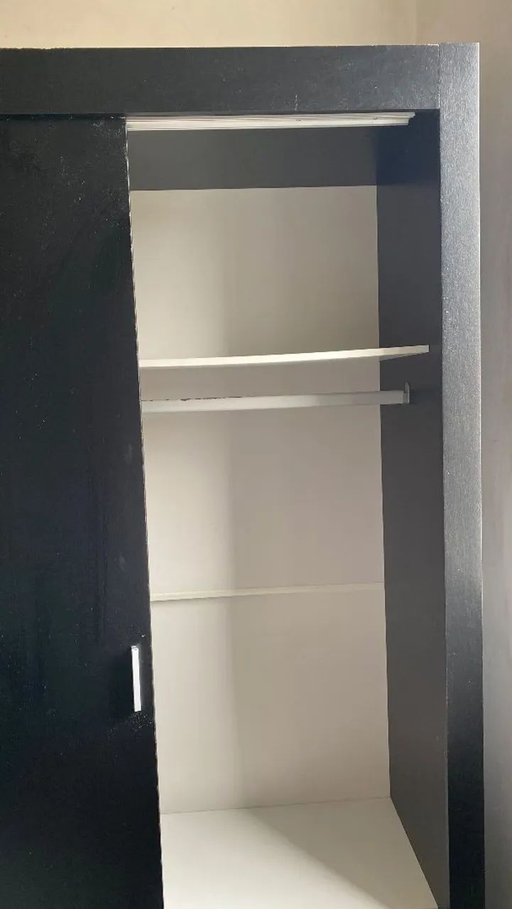 VENDO GUARDA ROUPA PRETO 2 PORTAS<br> - Foto 4