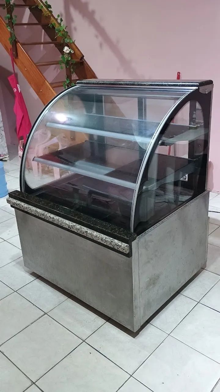 Expositor Refrigerado para Bolos Tortas Confeitaria Padaria - Foto 3