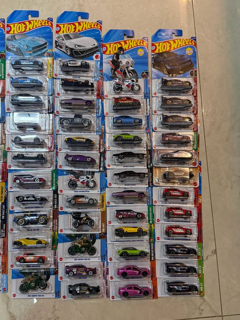 Lote 72 minis hotwheels 