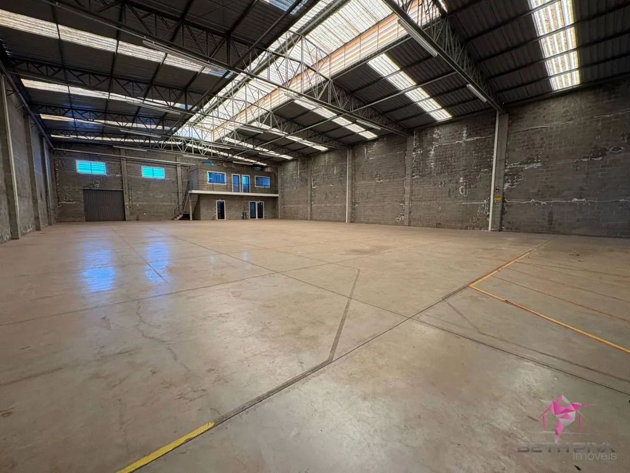 Espaço para Grandes Operações | Barracão Industrial com 1.020 m² - Foto 2