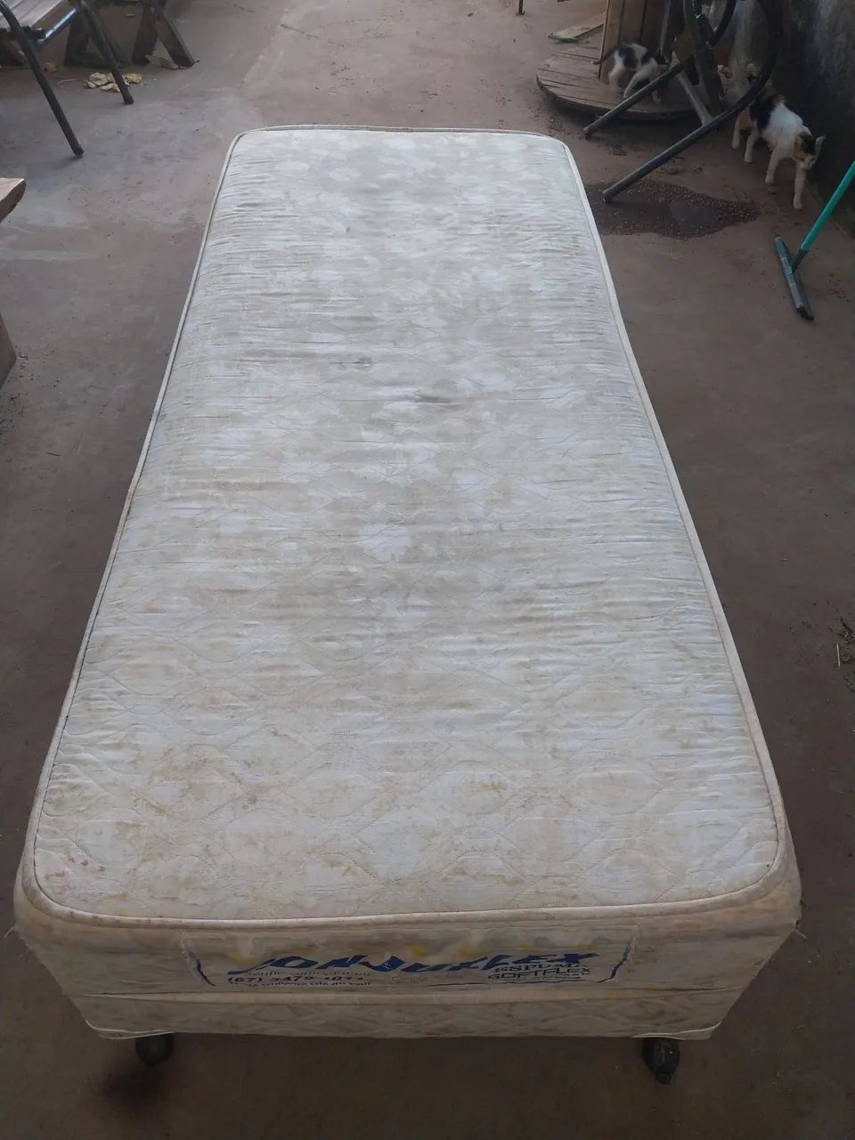 Base de cama box solteiro com avaria