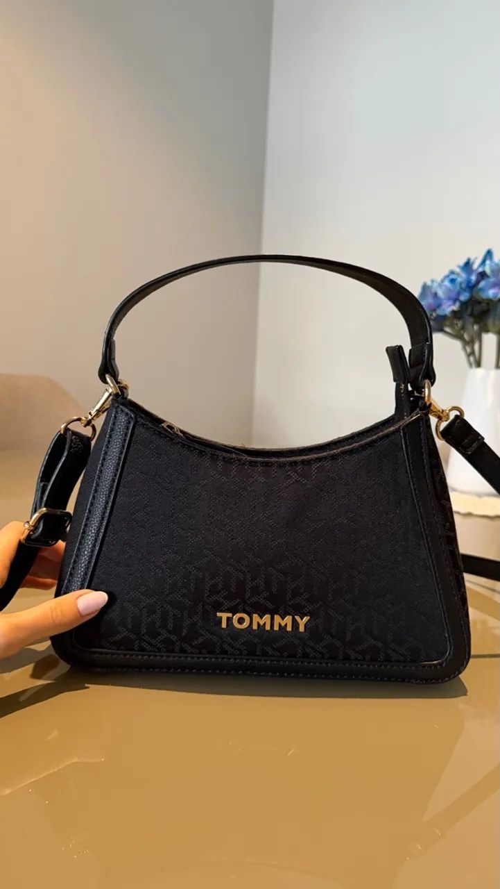 Bolsa Tommy preta 