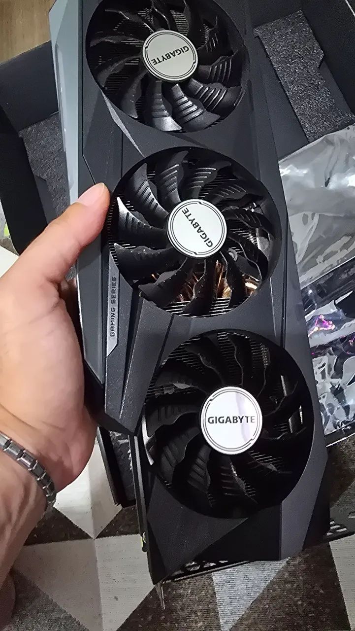 Placa de vídeo Gigabyte rtx 3080 Gaming OC 10gb - GPU não LHR - Foto 3