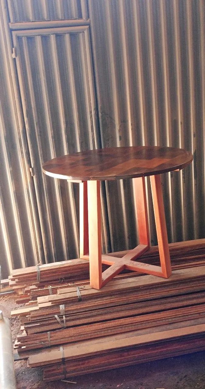 Vendo mesa redonda nova
