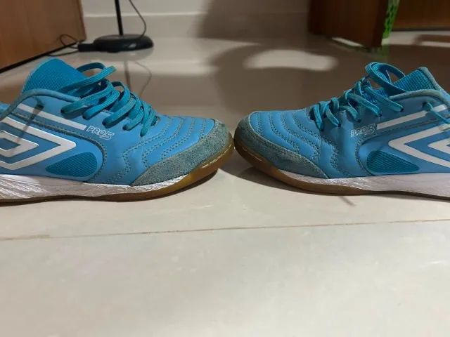 Tênis de futsal umbro pro 5 bump usada - Foto 2