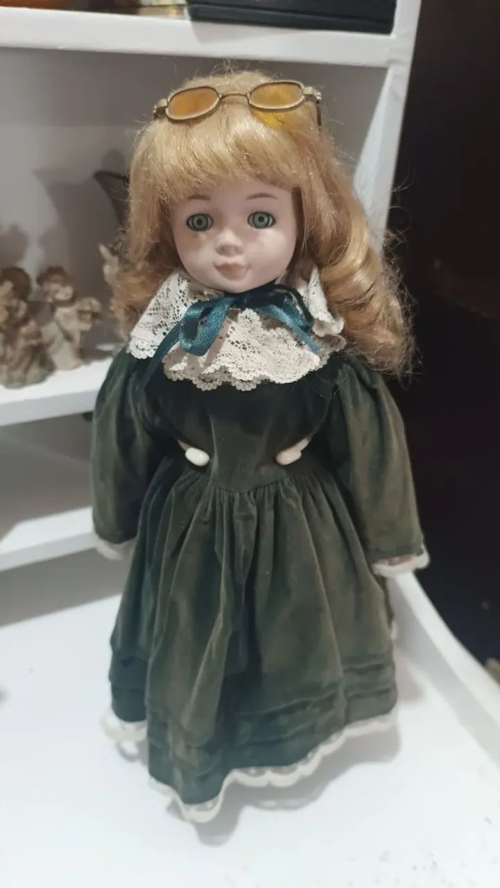 Par de bonecos de porcelana antigos com pedestal - Foto 2