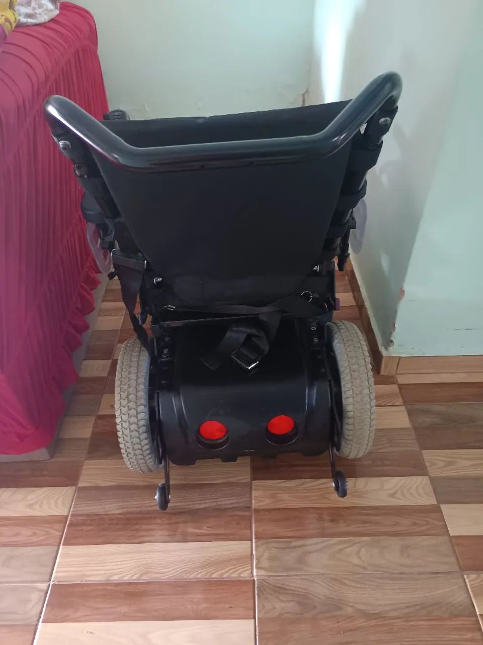 Vendo cadeira de roda elétrica  - Foto 4