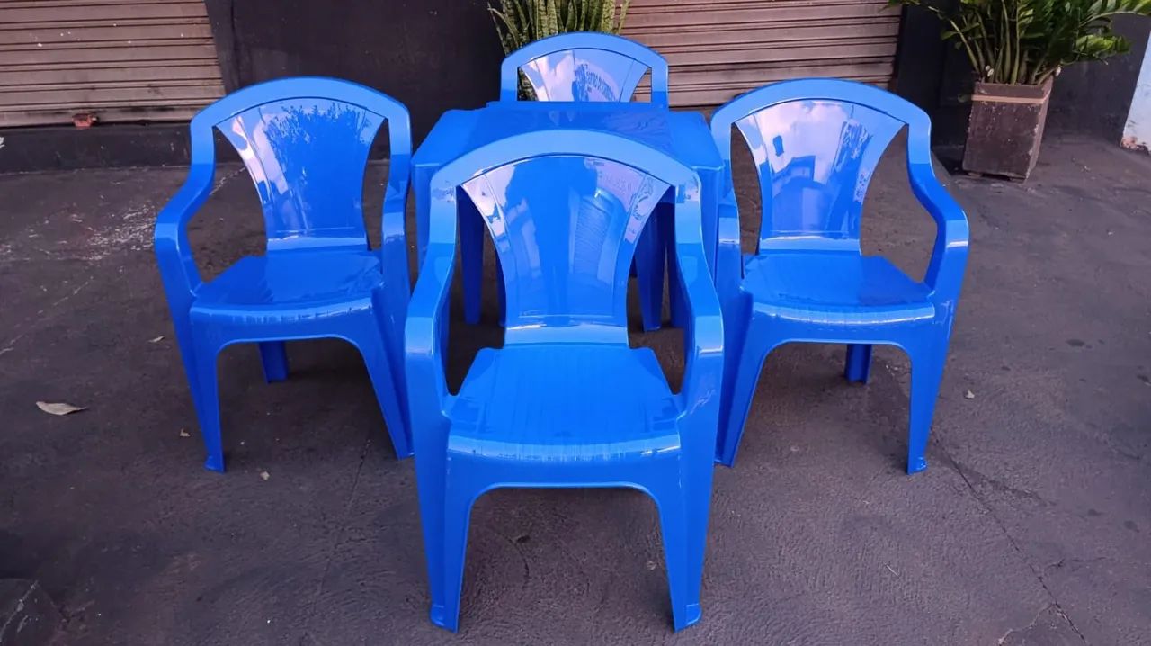 Mesas e cadeiras de plástico azul - Foto 2