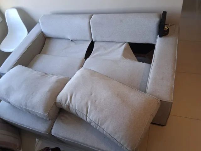 Vendo Sofá 2 lugares - Retrátil - Foto 4