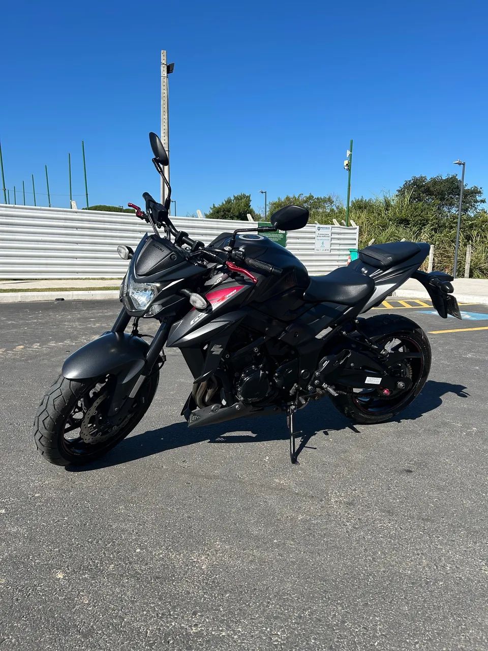 Vendo moto nova