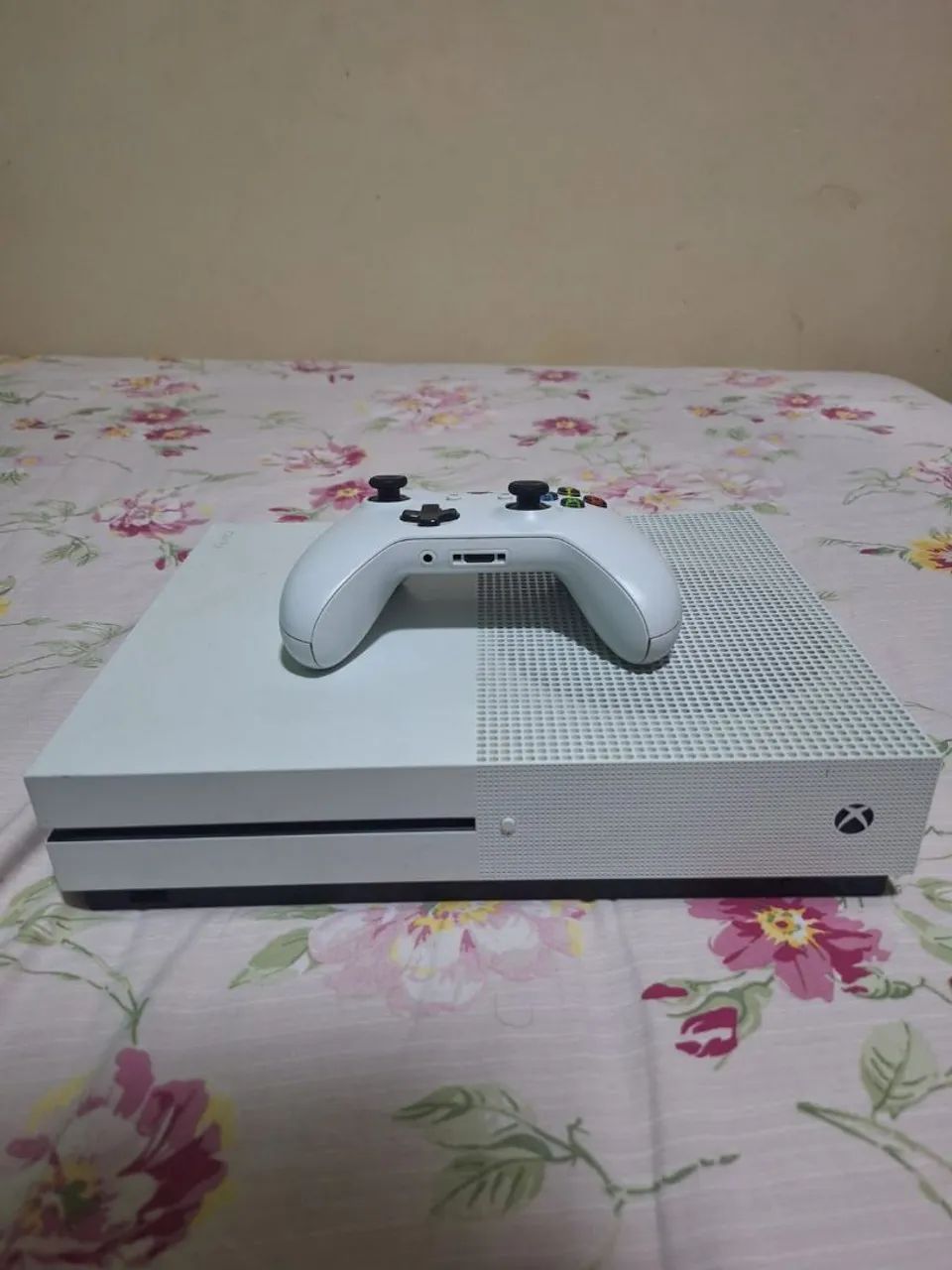 XBOX ONE S COM 1 CONTROLE
