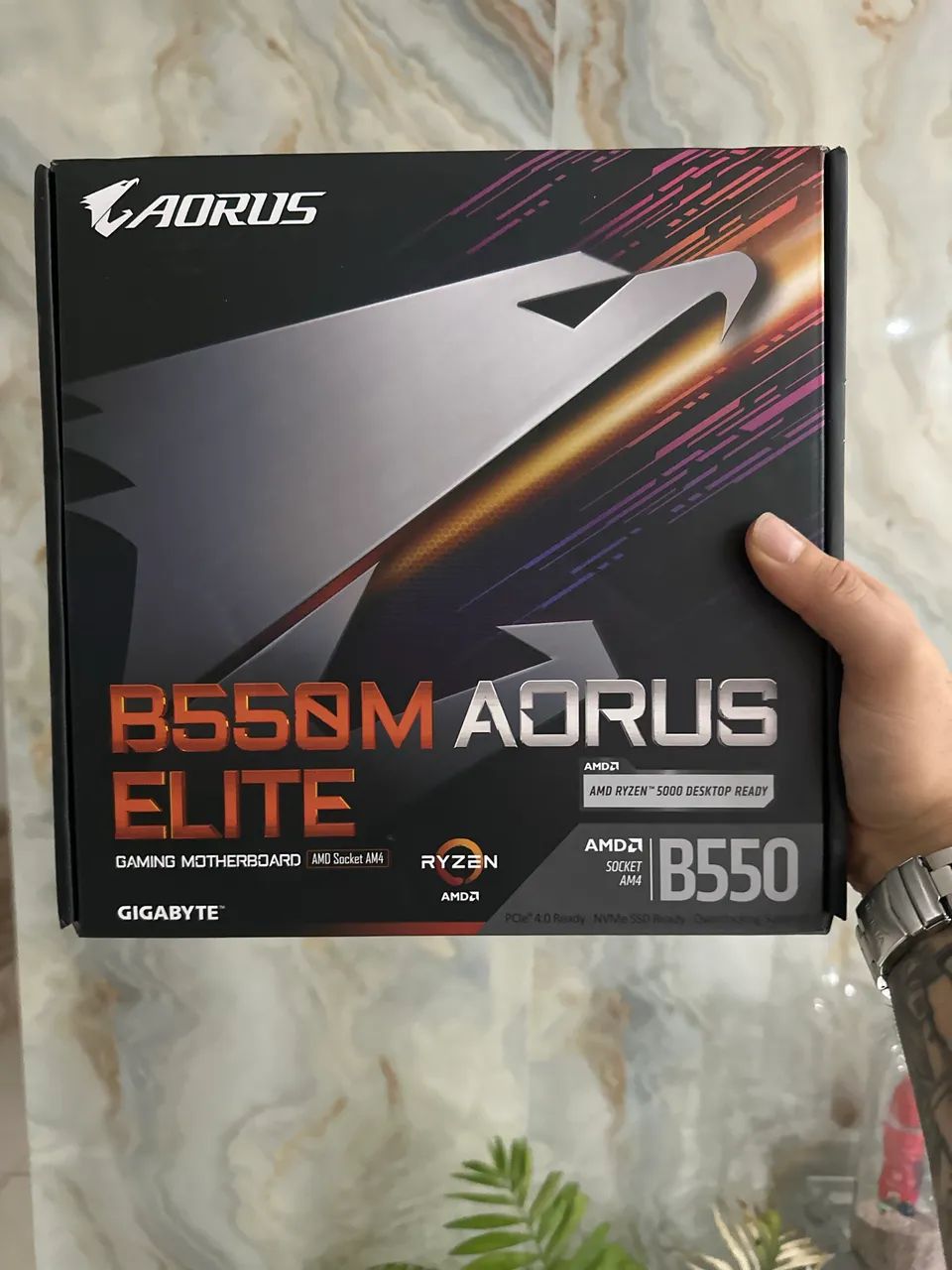 Placa mãe b550 Aorus Elite - Lacrada