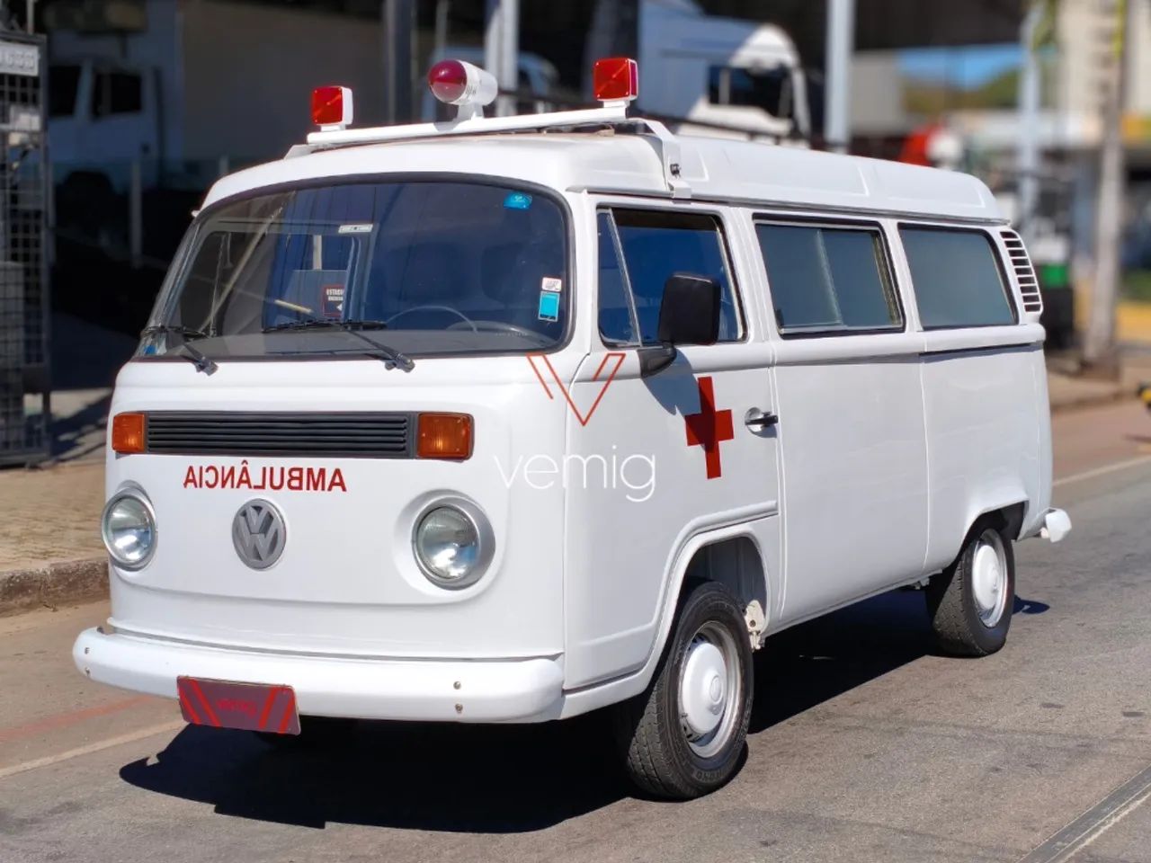 Volkswagen Kombi Furgão 2000