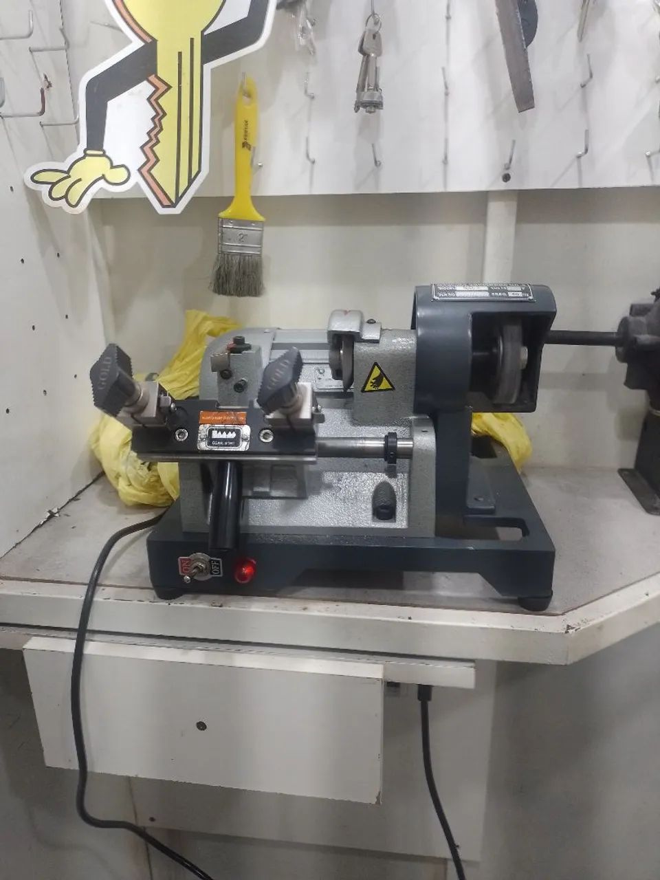 Vendo excelente barraca para chaveiro nova completa pronta pra trabalhar com máquina Gold  - Foto 3