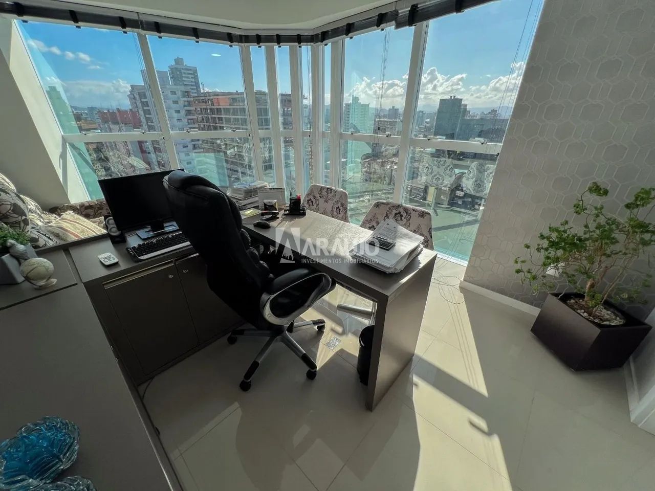 Sala mobiliada com 108,0m² no Centro de Itajaí