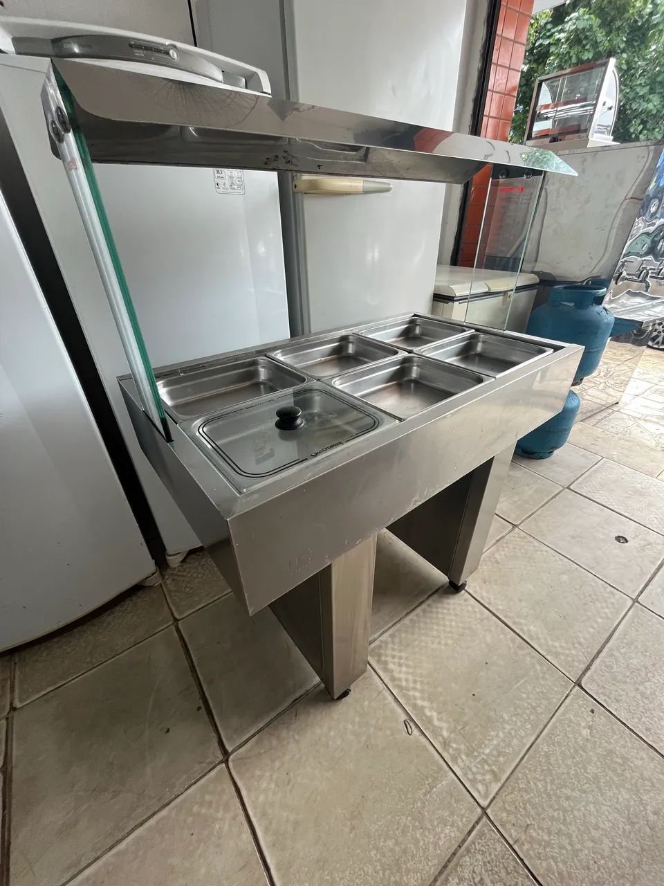 Self-service para salada ou frios