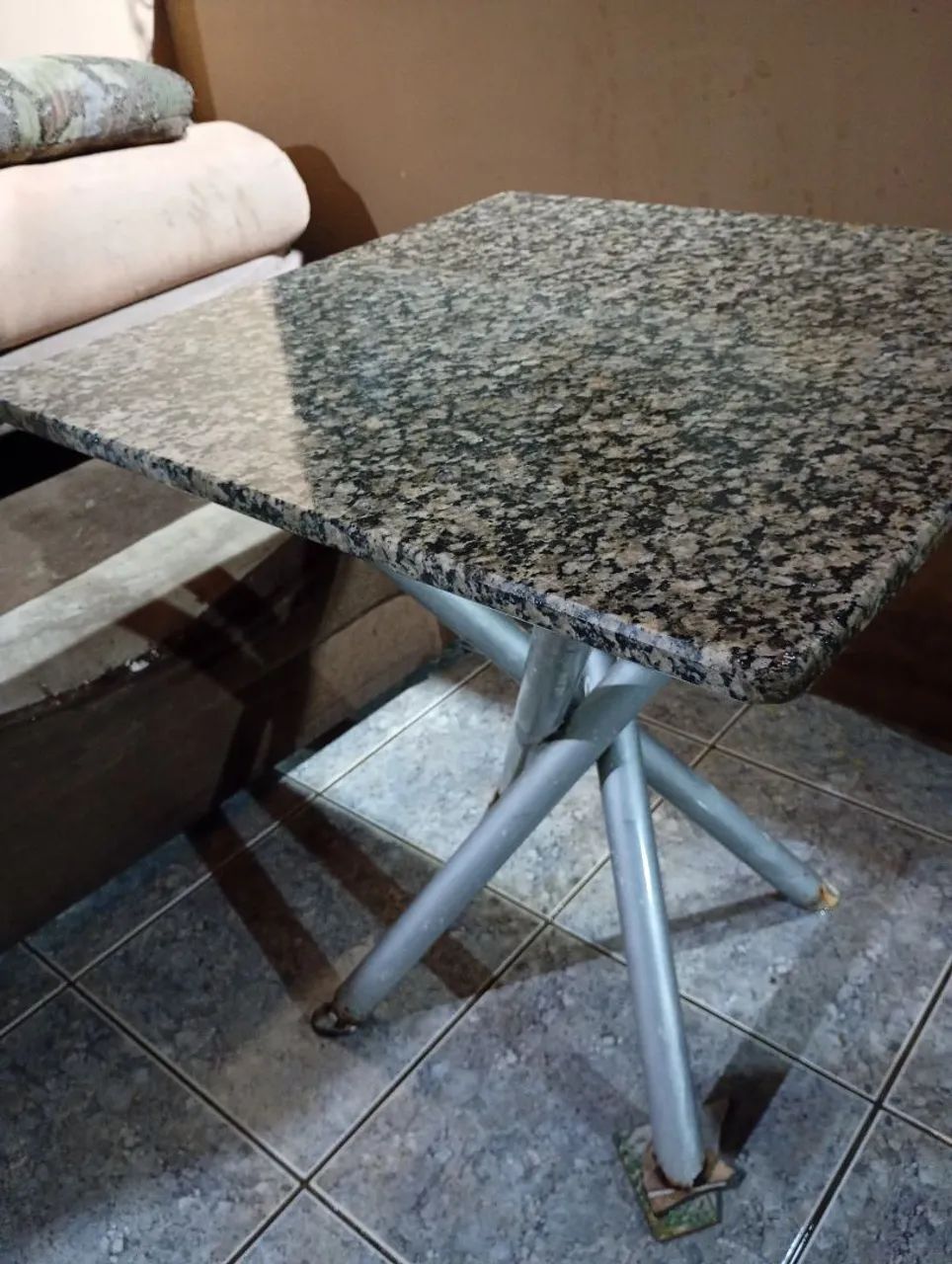 MESA COM TAMPO DE GRANITO - Foto 2