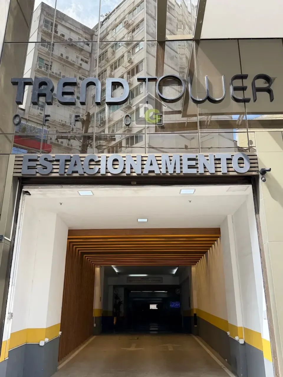 ALUGUEL. CENTRO NITERÓI. TREND TOWER OFFICE.OPORTUNIDADE. EXCELENTE SALA COM 28 M²,  BANHE