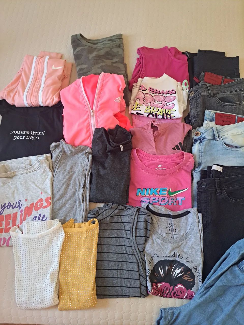 Lote de roupas de marca meninas seminovo 