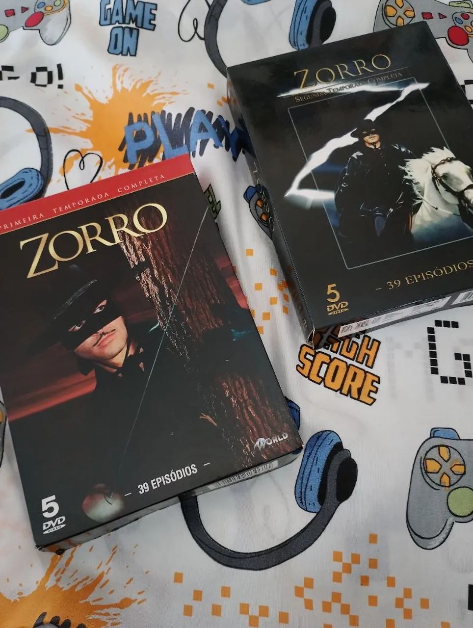 Série Zorro da 1 e 2 T em DVD Original completo com luva Faço Olx