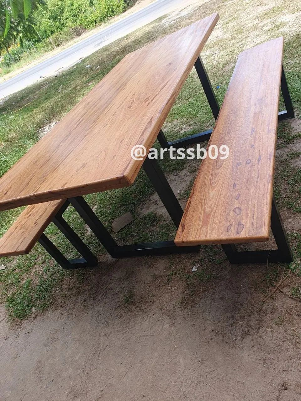 Mesa de Jantar de madeira 