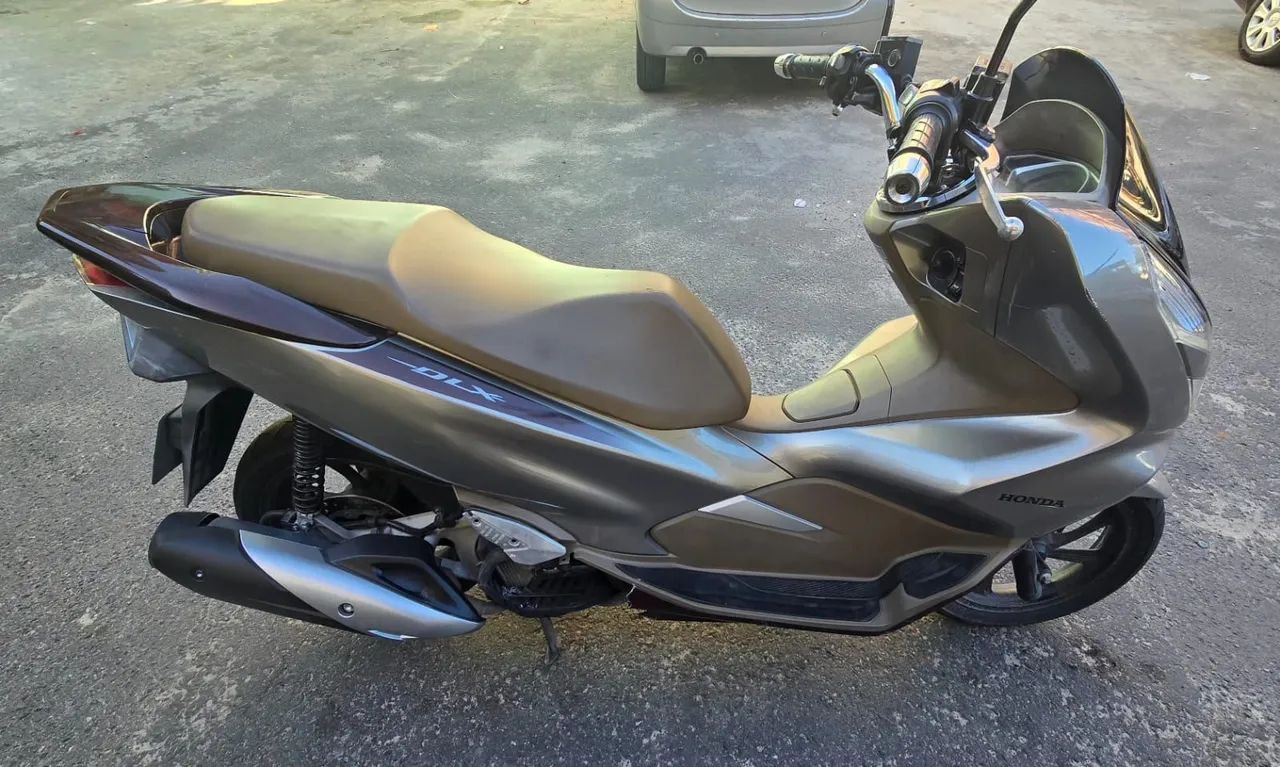 PCX DLX 2022 - Foto 4