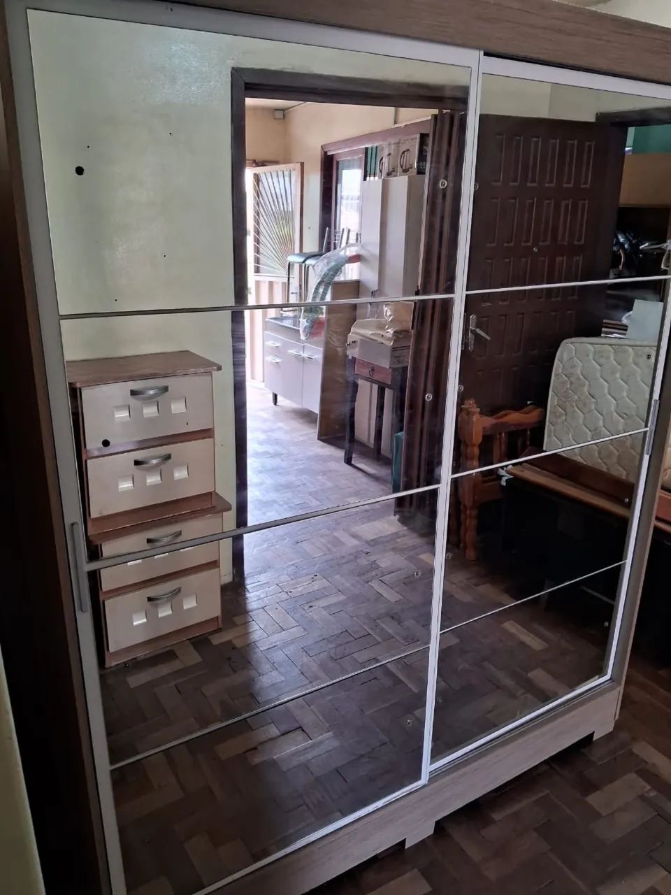 Guarda roupa com espelho 