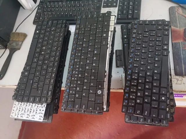Teclado para vários modelos de notebook