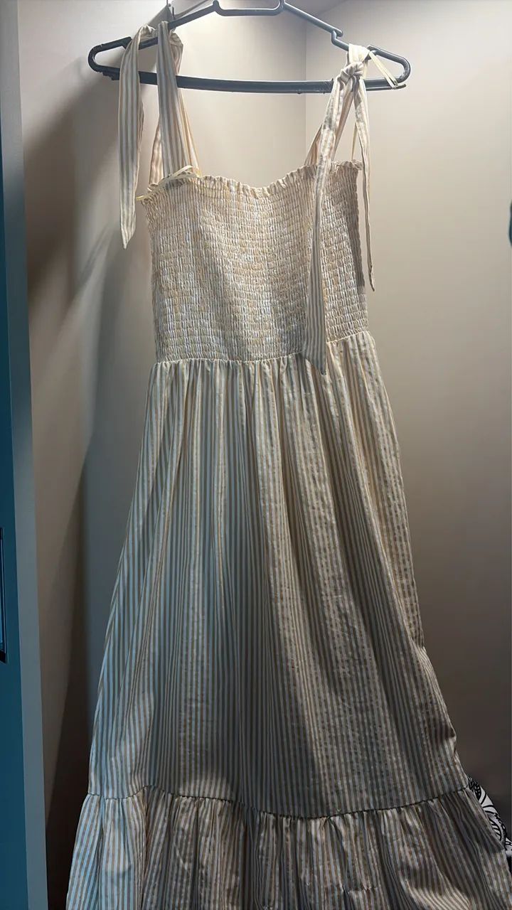 Vendo dois vestidos, nunca foram usados. - Foto 2