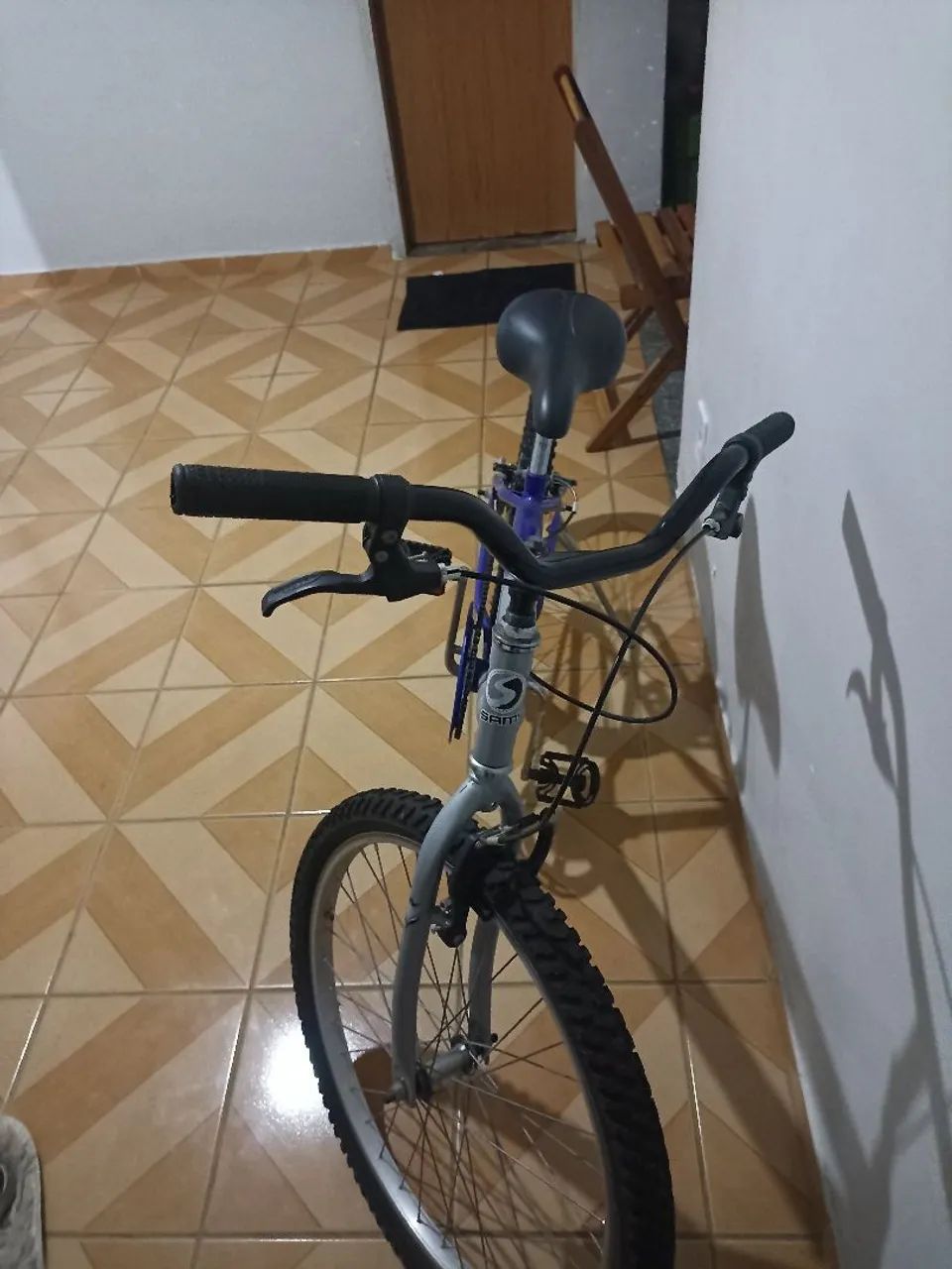 Bicicleta aro 24 seminova samy infantil cor azul e prata. - Foto 4