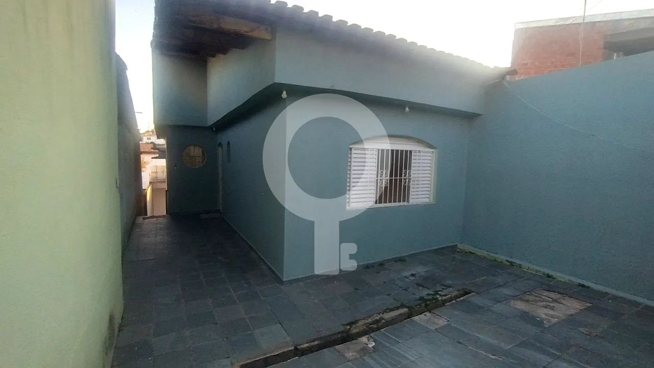 Casa com 3 quartos sendo uma suíte 2 vagas de garagem e Edícula - Foto 2