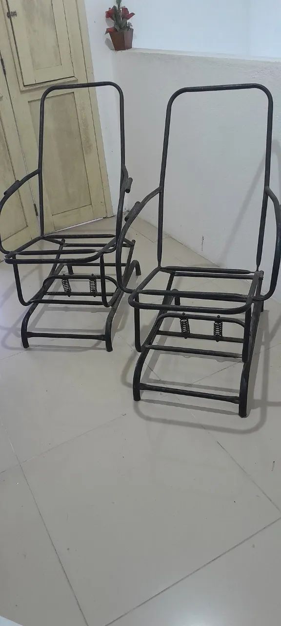 DUAS Cadeiras de ferro usadas