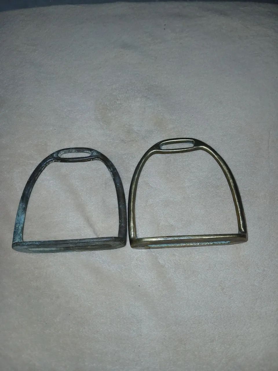 Par de estribos de bronze antigos