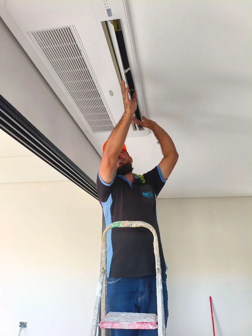 Instalação e Limpeza de Ar Condicionado Split em Cuiabá Técnico Urgente - Foto 4