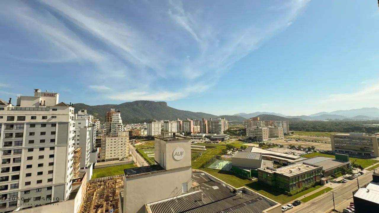 Duplex na Pedra Branca com 3 suítes, 3 banheiros, 2 vagas
