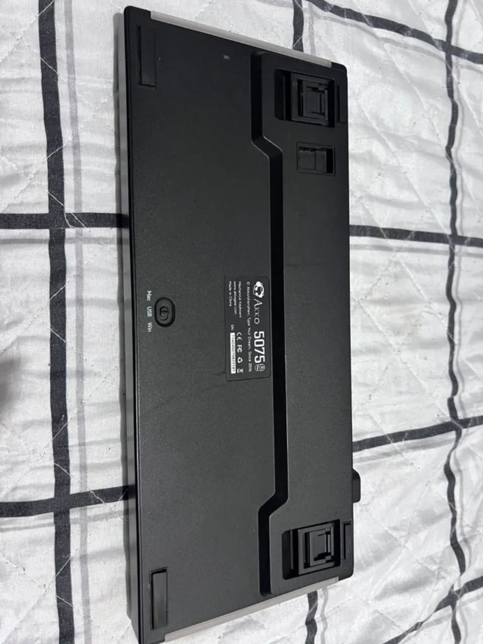 teclado mecânico akko 5075b plus dracula castle - Foto 4