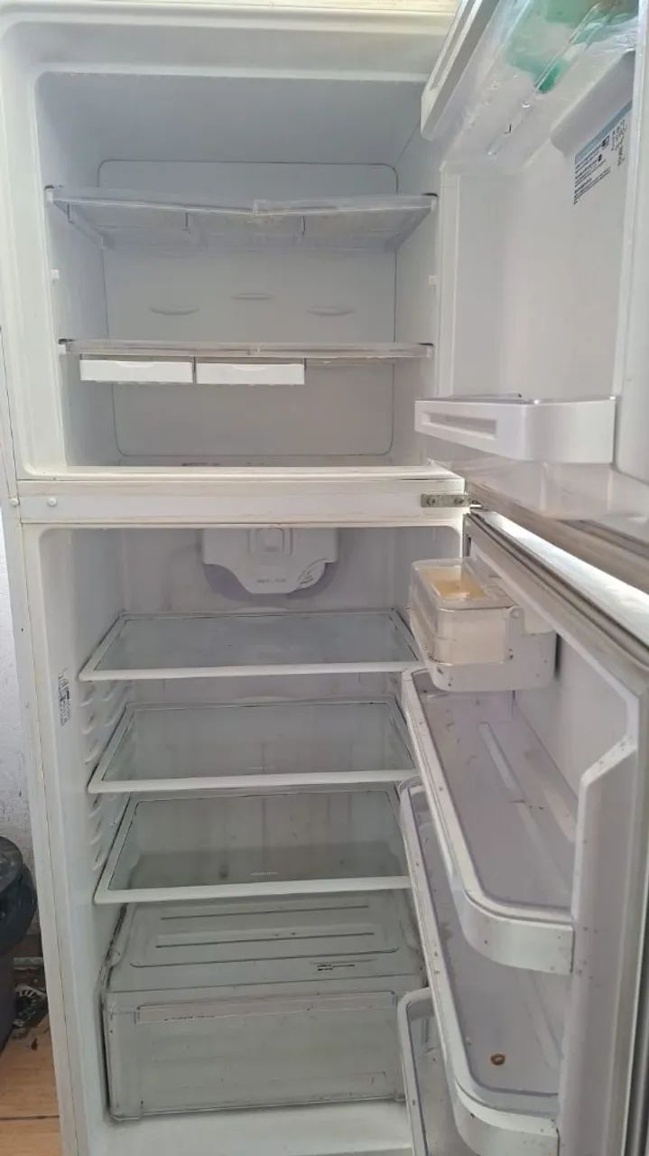 Geladeira com defeito  - Foto 3