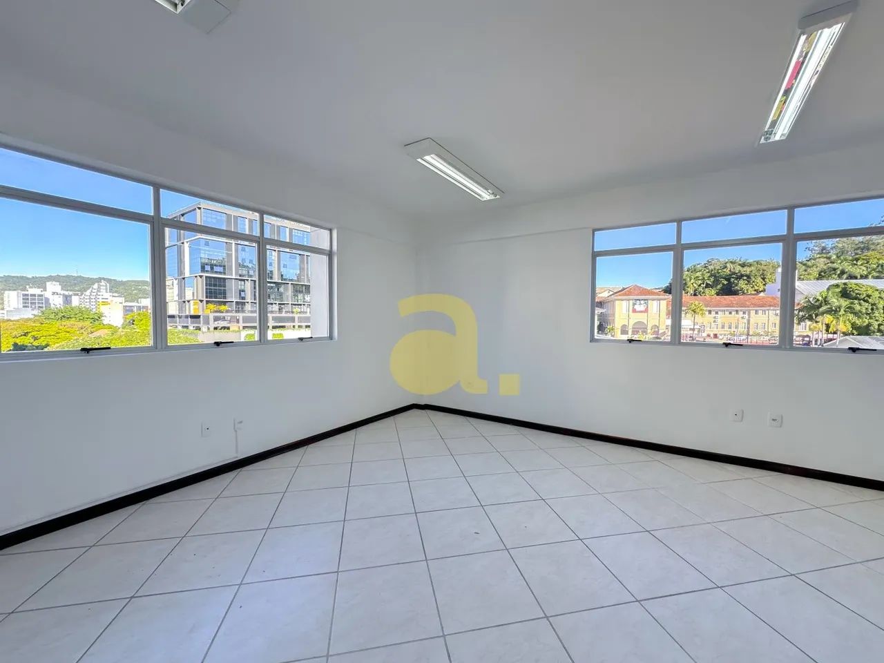SALA COMERCIAL PARA ALUGAR NO CENTRO DE 89,56m² - Foto 3