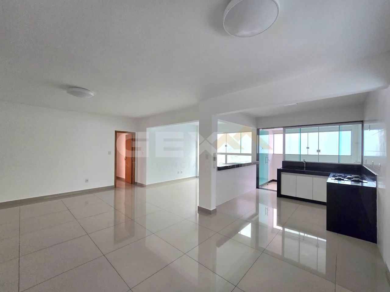 Apartamento à Venda com 03 Quartos no Centro de Divinópolis MG.