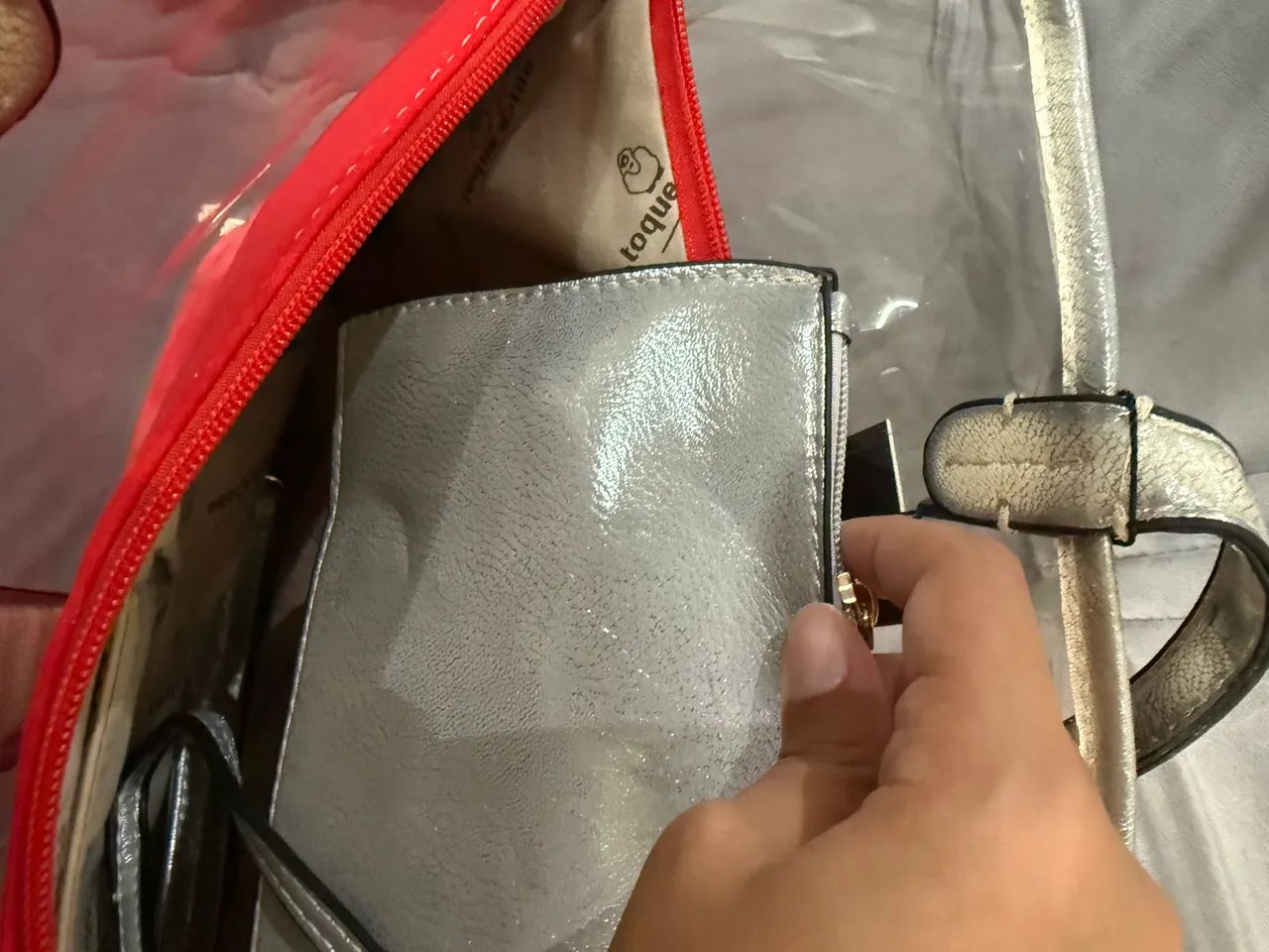 bolsa tote transparente com necessaire vermelha - Foto 3