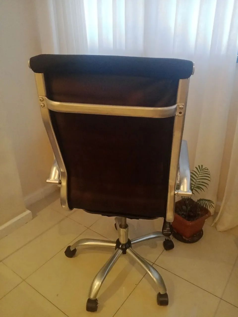 Cadeira escritório  - Foto 4