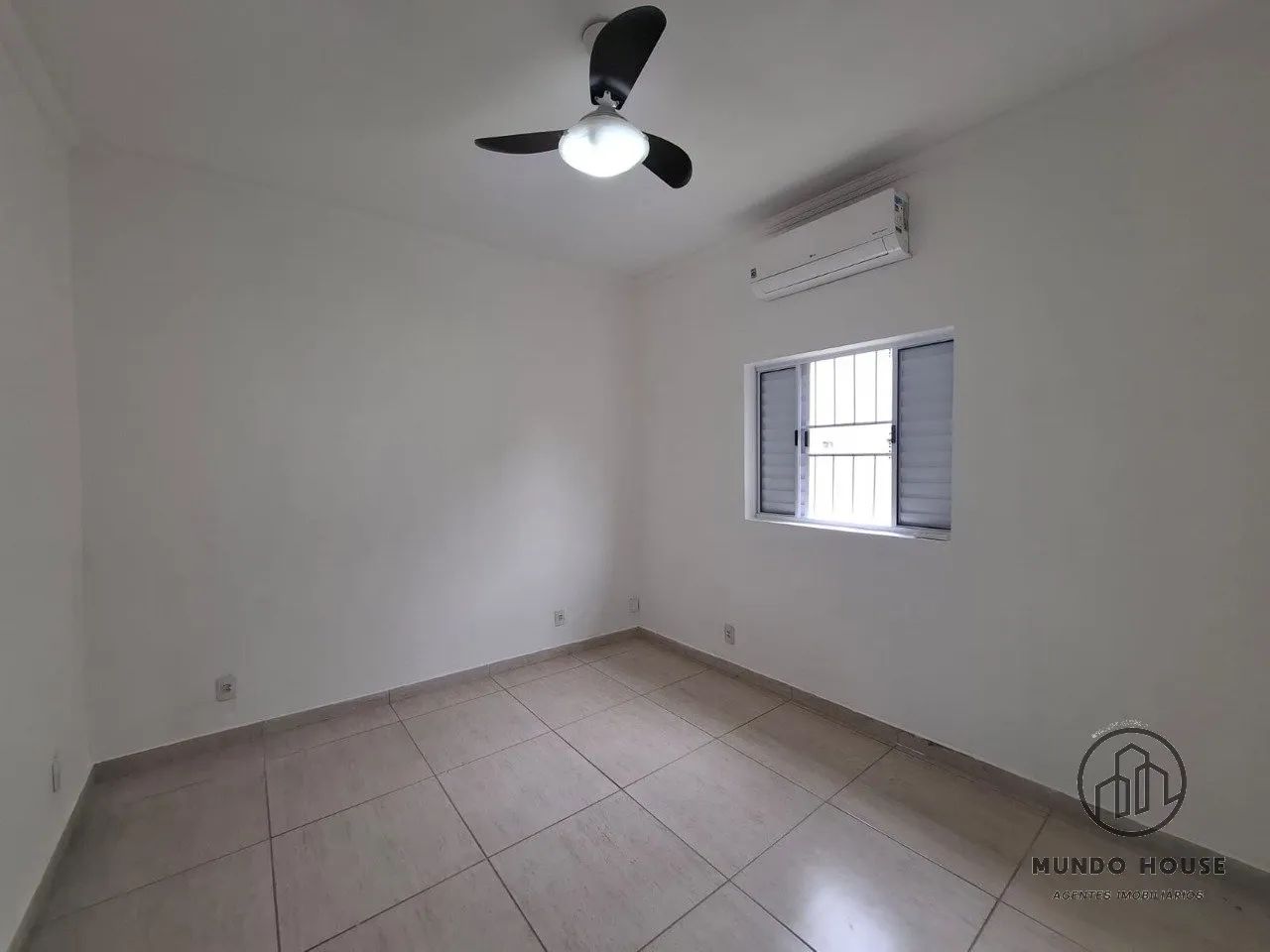 Casa próxima ao centro em rua tranquila - Foto 4