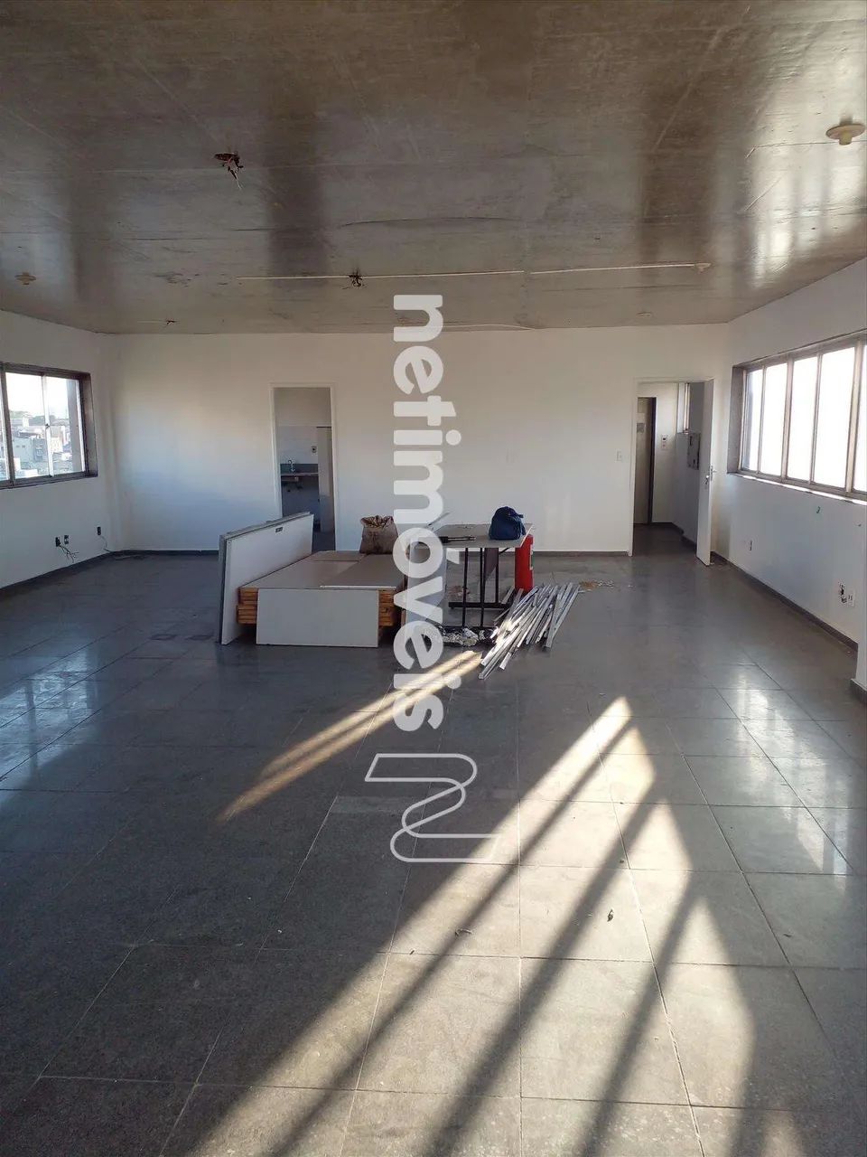 Sala espaçosa, clara e arejada próximo a rodoviária de Belo Horizonte. - Foto 4