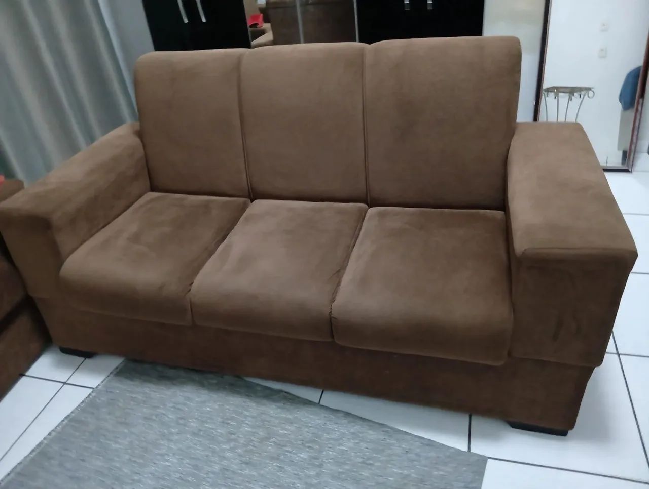Sofá 3 lugares, e 2 lugares marrom