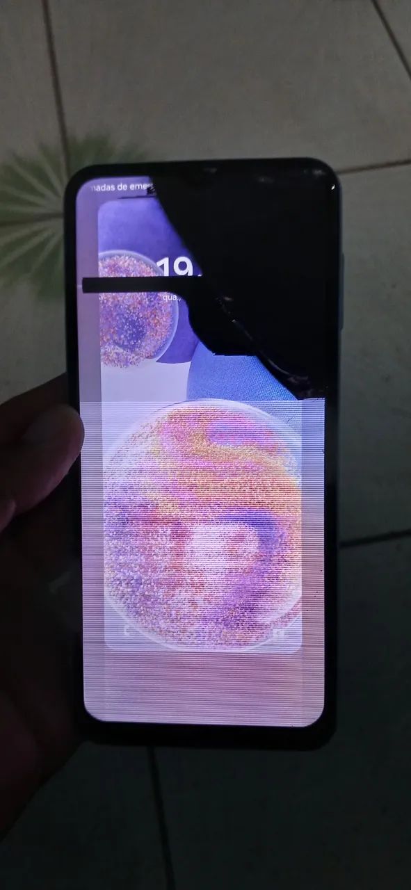 CELULAR SAMSUNG COM TELA QUEBRADA