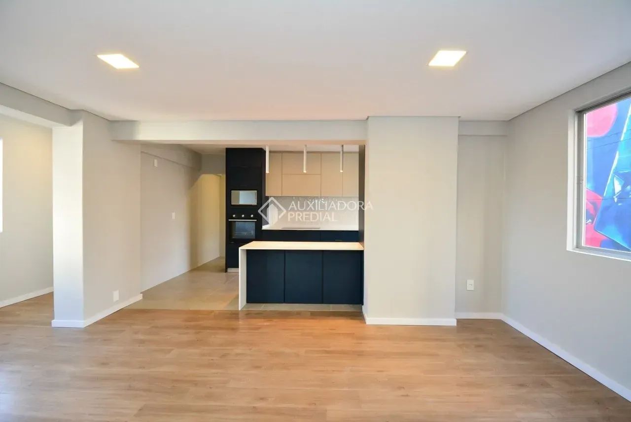 Apartamento Reformado com Vista Mar e 4 Dormitórios no Centro de Florianópolis - Foto 4