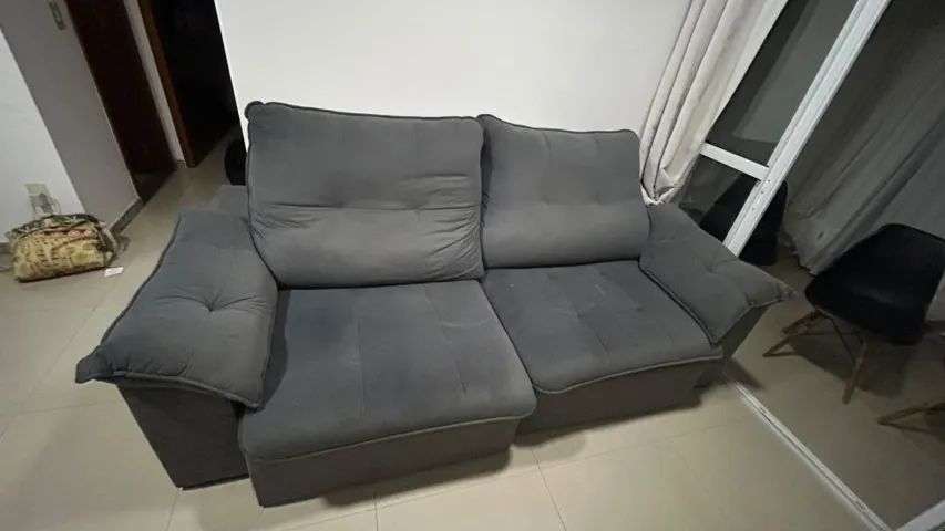 Sofá Retrátil - 2 Anos de Uso - Recém higienizado - Foto 2
