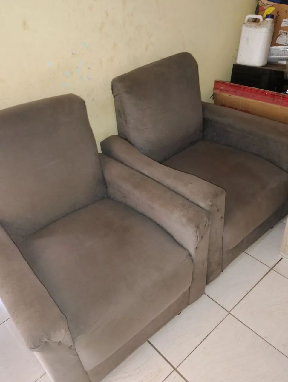 VENDO UM SOFÁ E 2 POLTRONAS - Foto 2