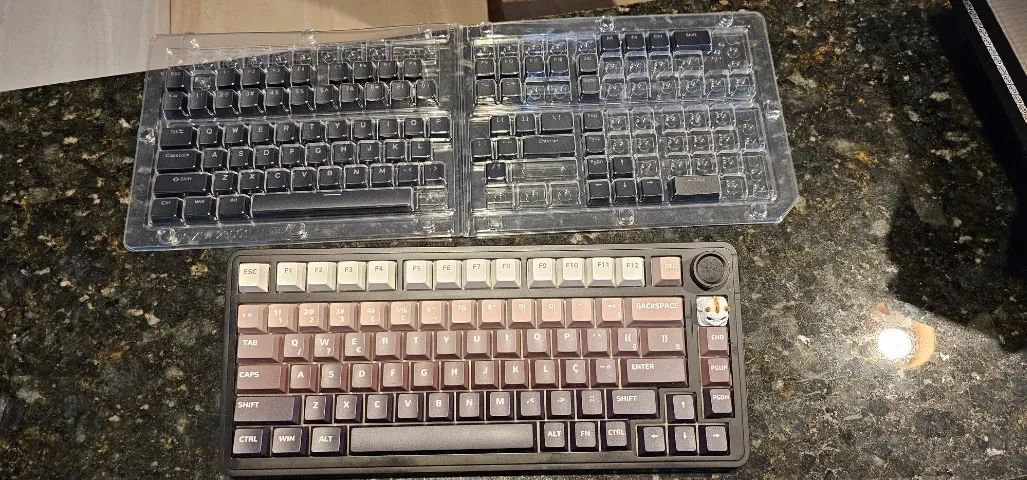 Teclado Adamantiun Akira Core Preto + Keycaps - Periféricos e